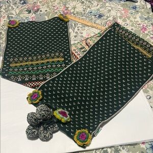 Floral Embellished Lettuce Wool Scarf